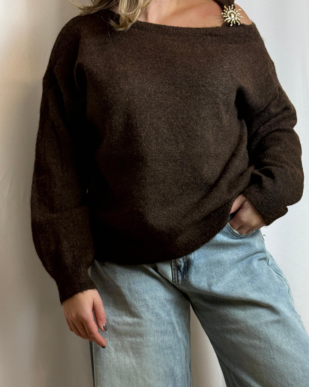 Ella | Off shoulder trui | Bruin